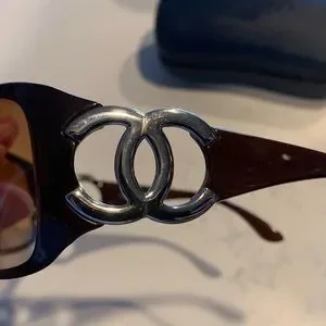 【入手困難】CHANEL べっ甲 柄 sunglasses vintage 黒 Chanel Vintage Chanel Classic Wayfarer Style Black with Gold